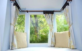 บ้านมนตรา บีช รีสอร์ท - บ้านกรูด